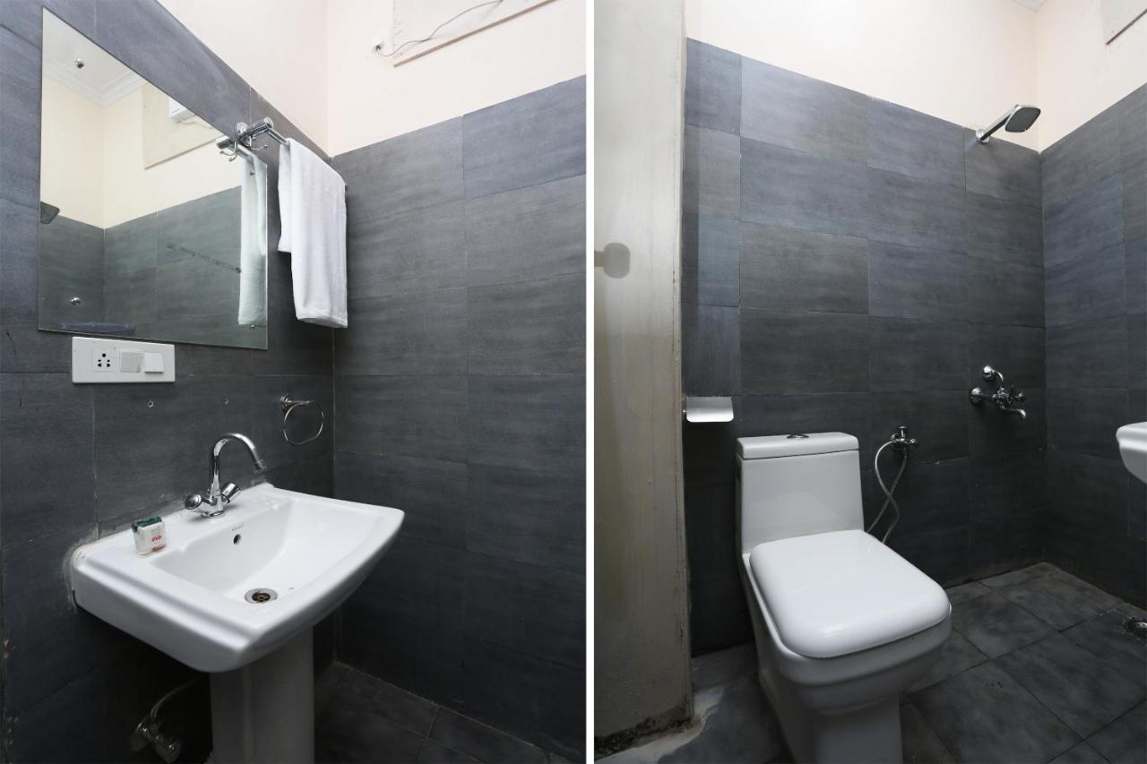 Oyo 28670 Hotel Dev Palace 古尔冈 外观 照片